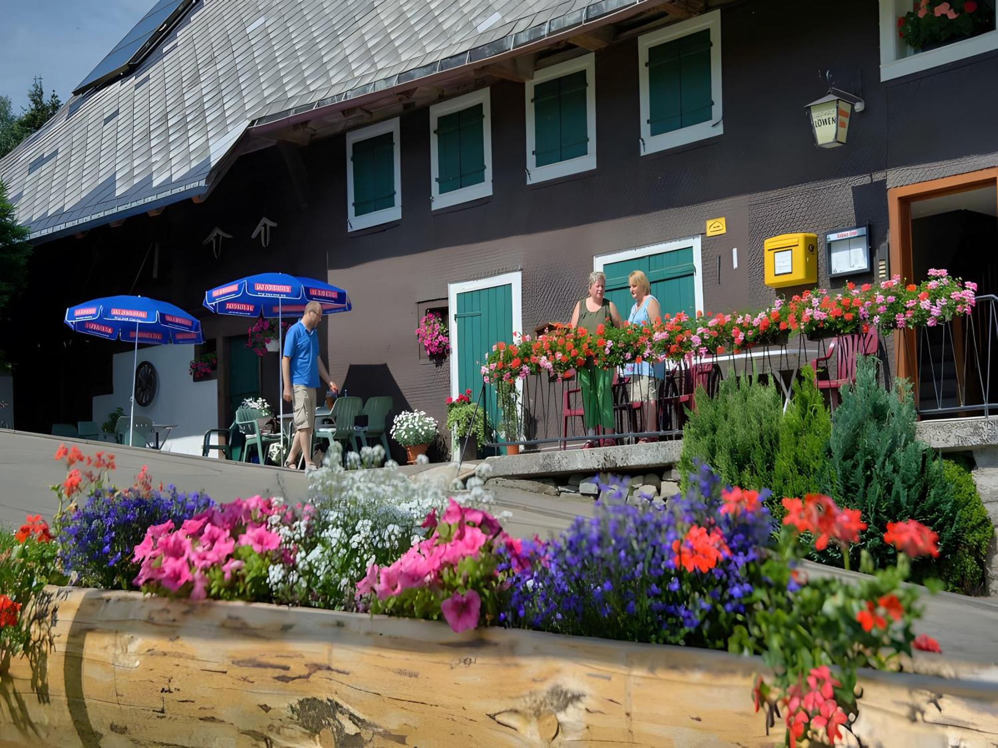 Gasthaus-Pension Zum Loewen Grafenhausen Buitenkant foto